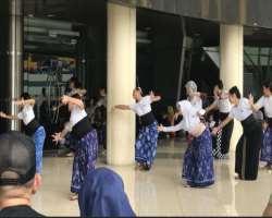The park also serves as a place to know the culture of the place with numerous dance and music performances; paintings, sculptures and art exhibitions